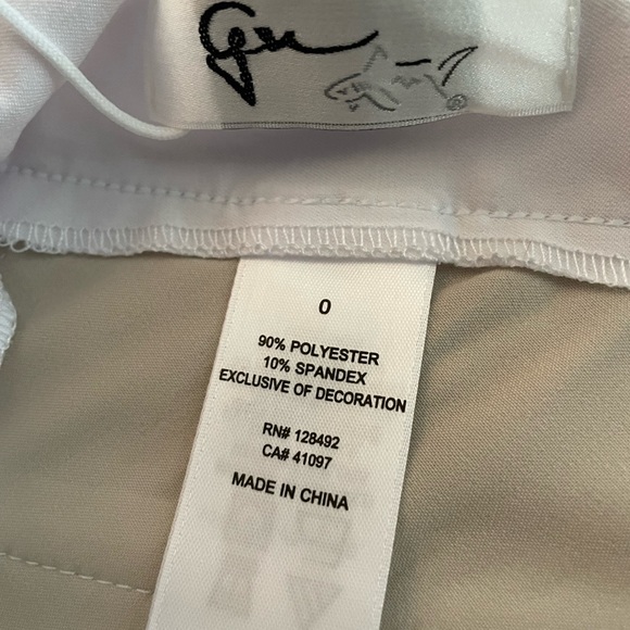 Greg Norman Women’s Pull-On Short in White Scotchgard Fabric  with  Size: 0 - Picture 4 of 5